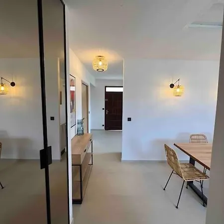 Magnifique Piscine Vues Mer, Et Montagnes *