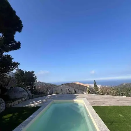 Magnifique Piscine Vues Mer, Et Montagnes *