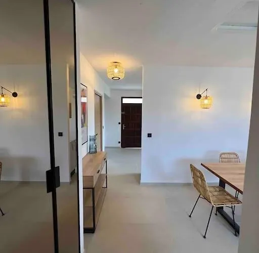 Magnifique Piscine Vues Mer, Et Montagnes *