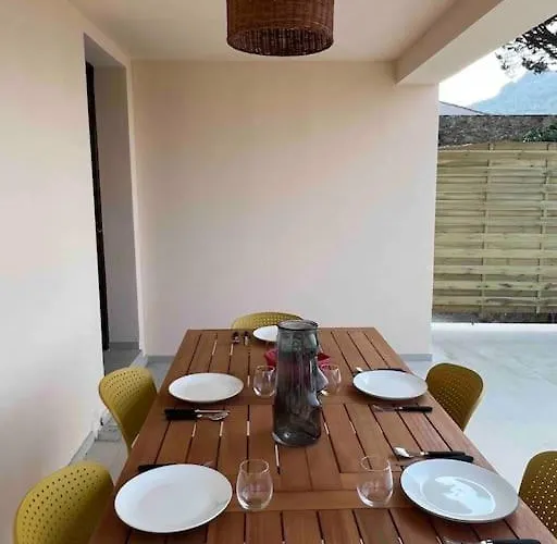 Magnifique Piscine Vues Mer, Et Montagnes *