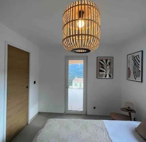 Magnifique Piscine Vues Mer, Et Montagnes